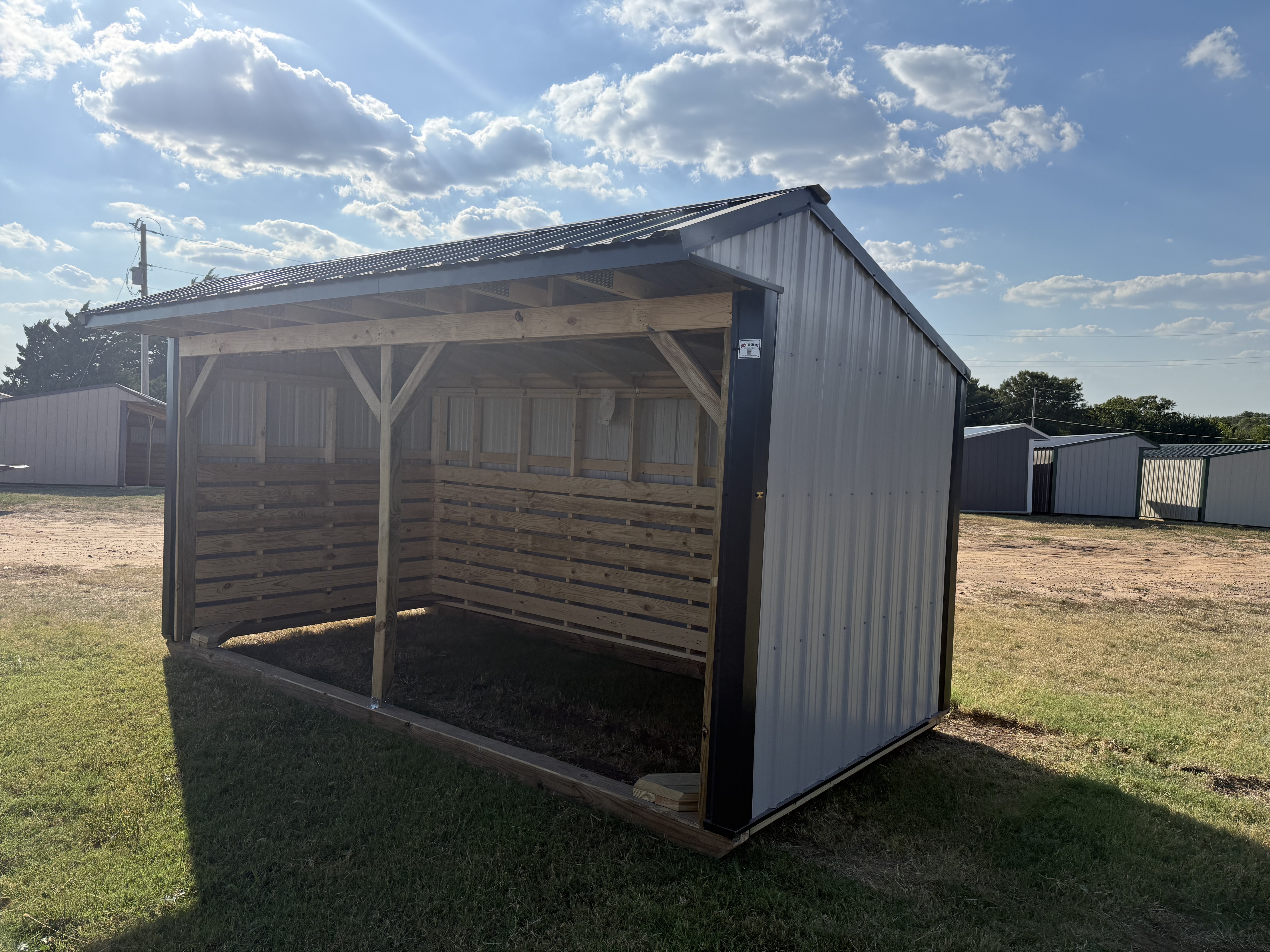 Metal Horse Barn 8 x 16