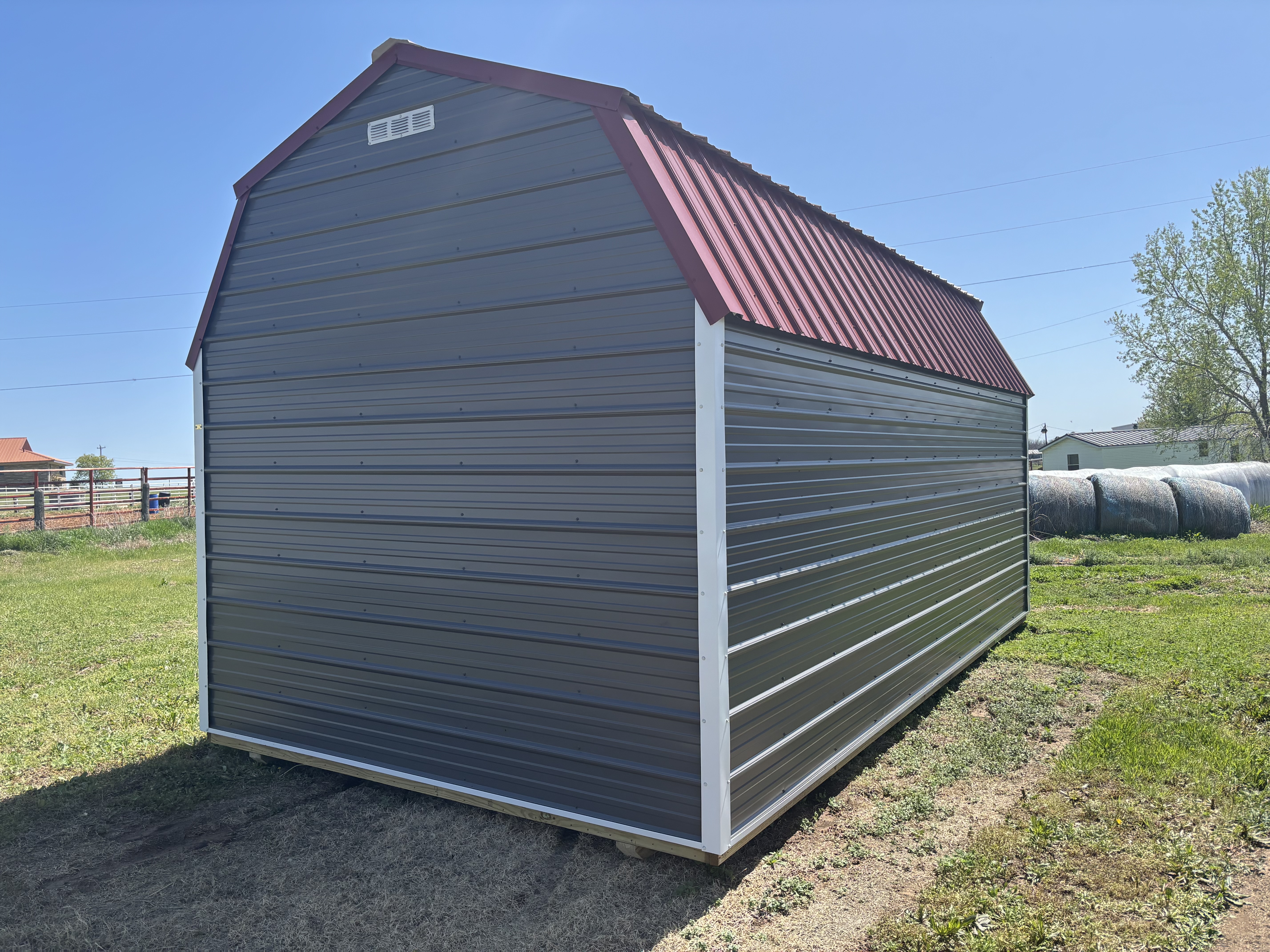 Metal Loft Barn 10 x 20 photo 2