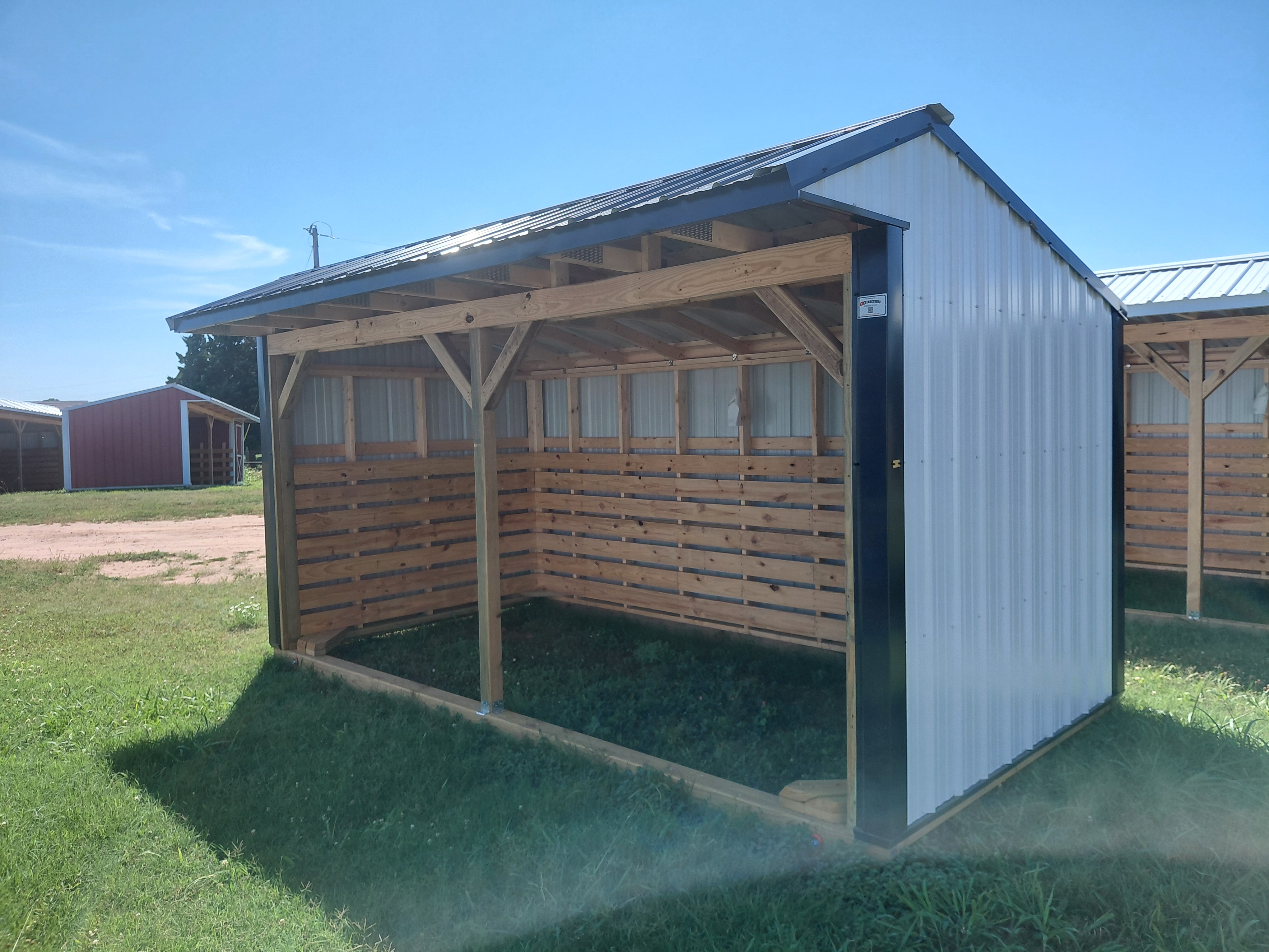 Metal Horse Barn 8 x 16