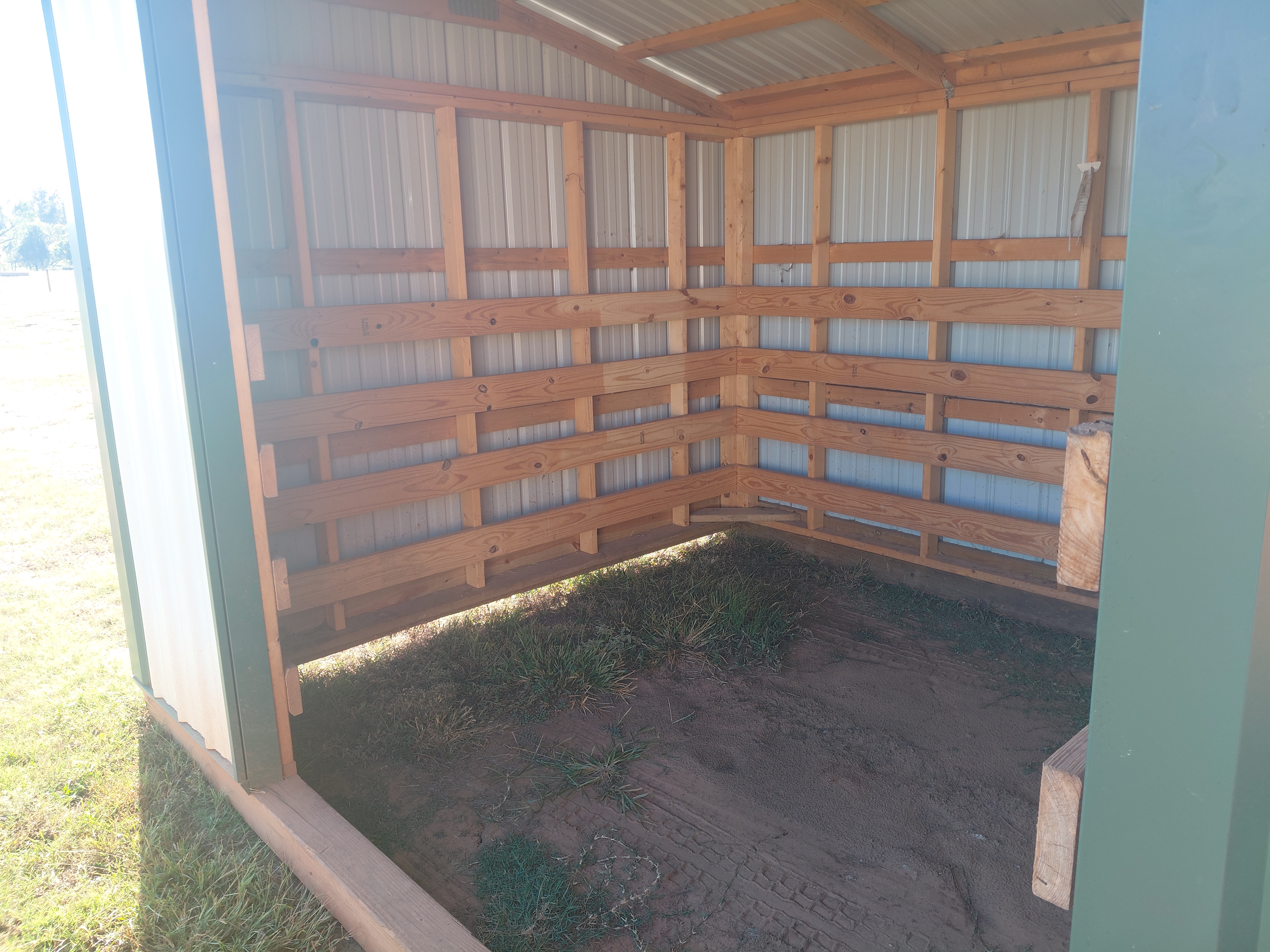 Discounted 10% !! Metal Horse Barn w/ Tack 10x20