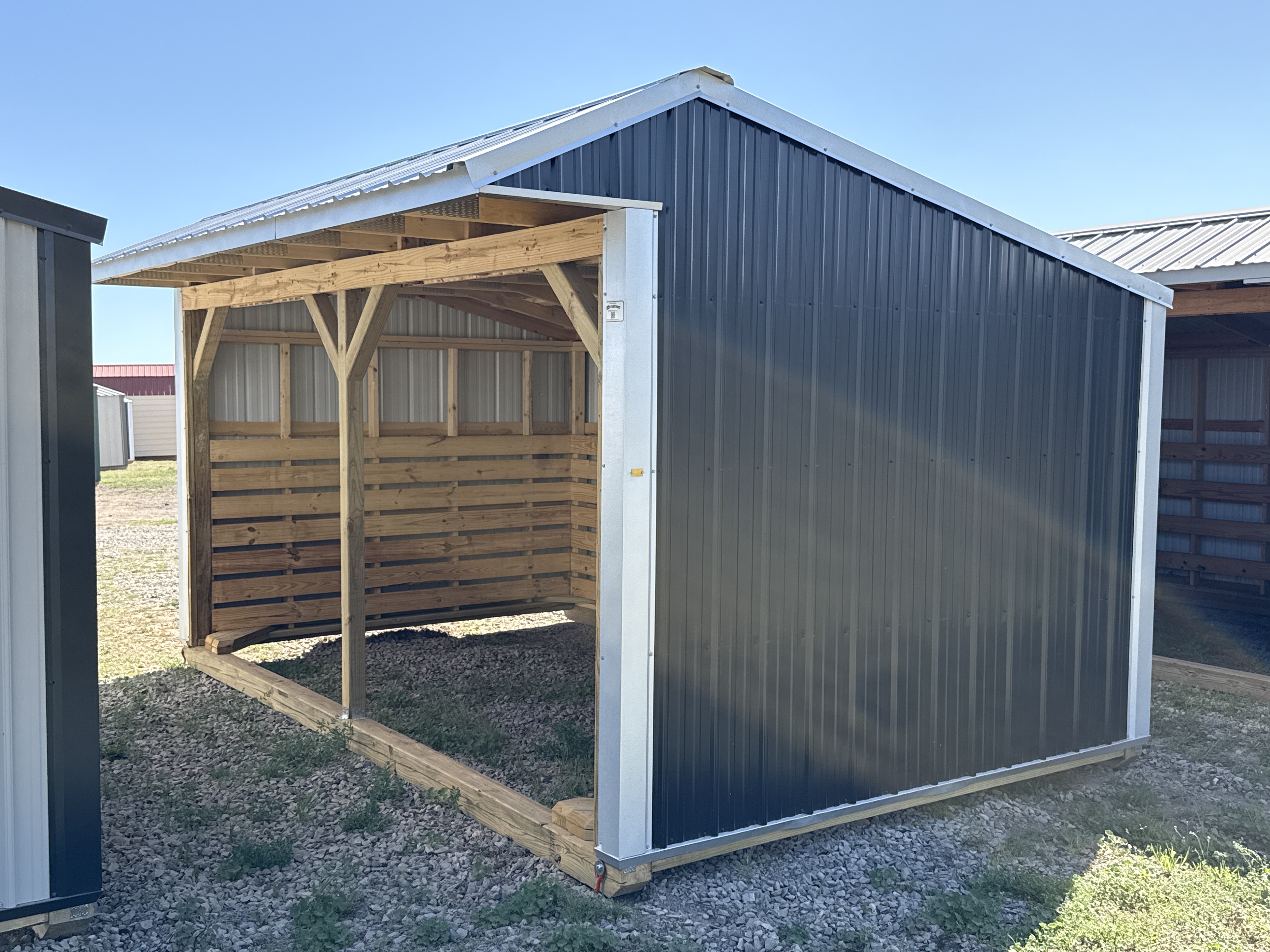 Metal Horse Barn 10 x 16